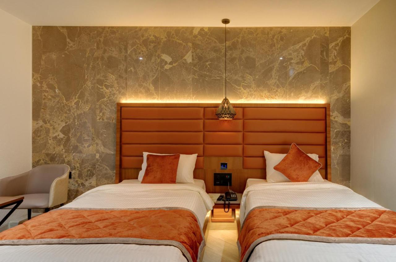 Hotel Diamond 26 Surat Eksteriør billede